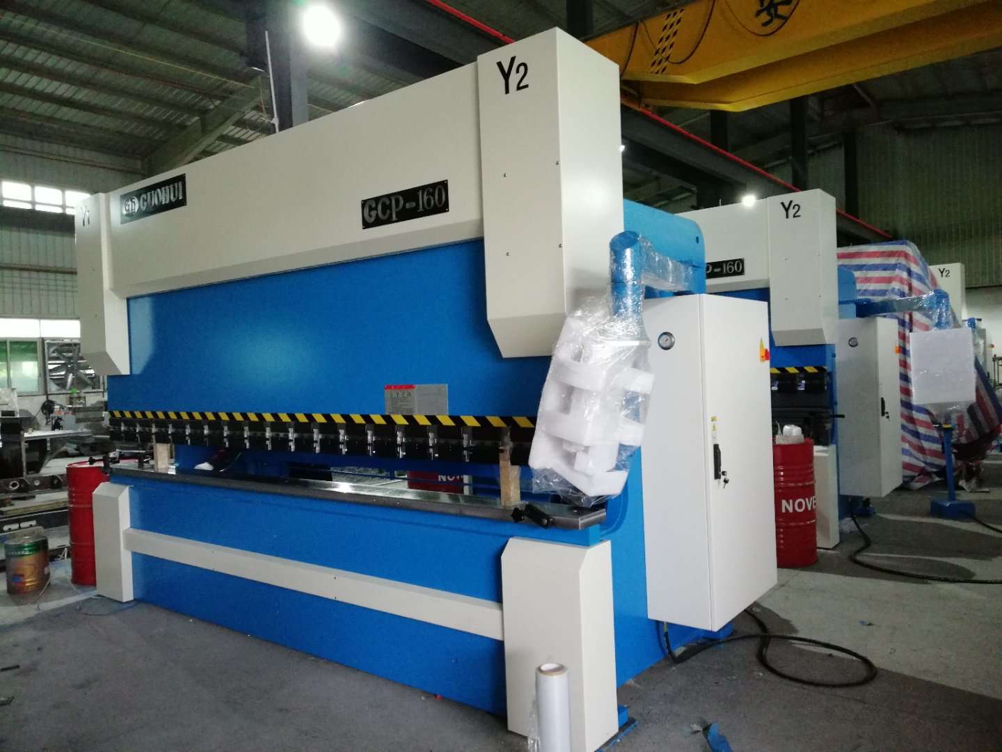 兩臺折彎機(jī)打包完畢，即將送往佛山客戶