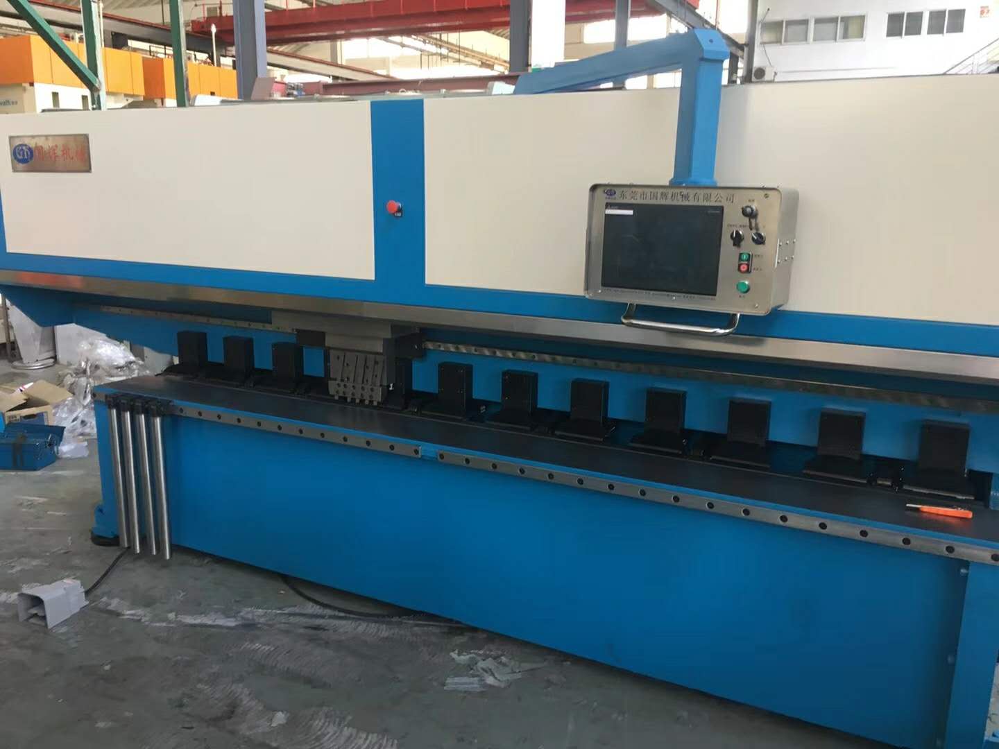 恭祝國輝機(jī)械高端數(shù)控刨槽機(jī)設(shè)備進(jìn)駐華帝集團(tuán)